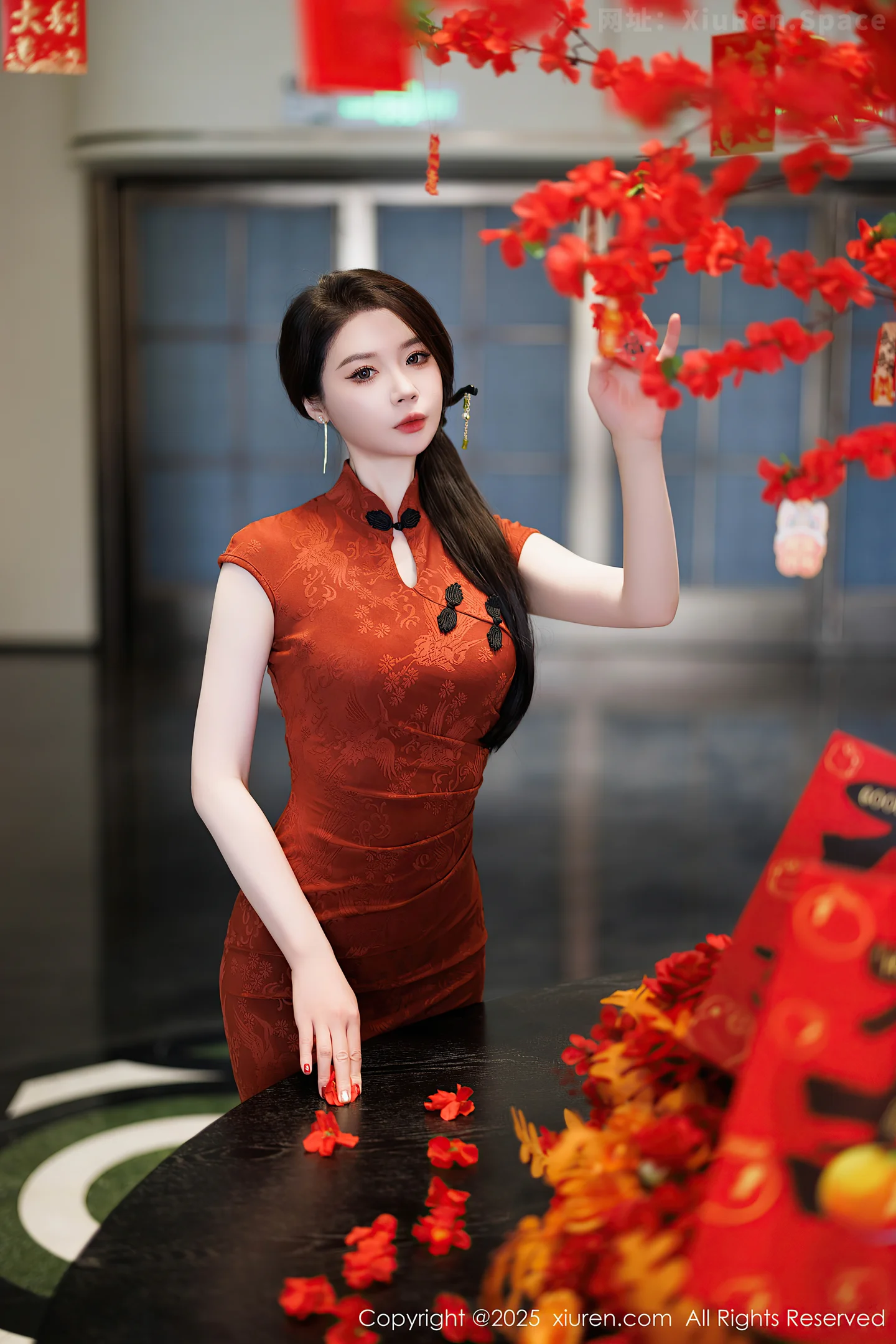 图片[6]-[XiuRen秀人网] VOL.9812 模特梦心玥性感红色旗袍服饰露红色内衣秀高挑曼妙身姿诱惑写真91P-秀人网官方网站